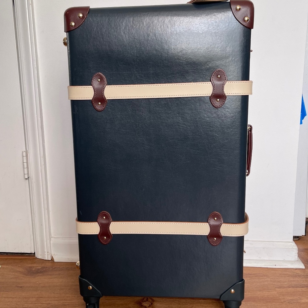 StreamLine Luggage The Architect Spinner